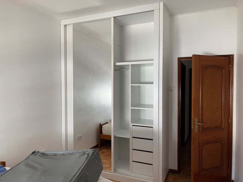 Quarto com TV para estudantes c/ contrato, ao pé da universidade