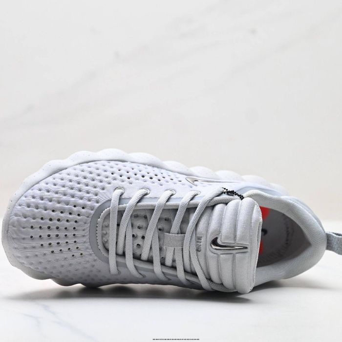 Кросівки Nike Mind 002