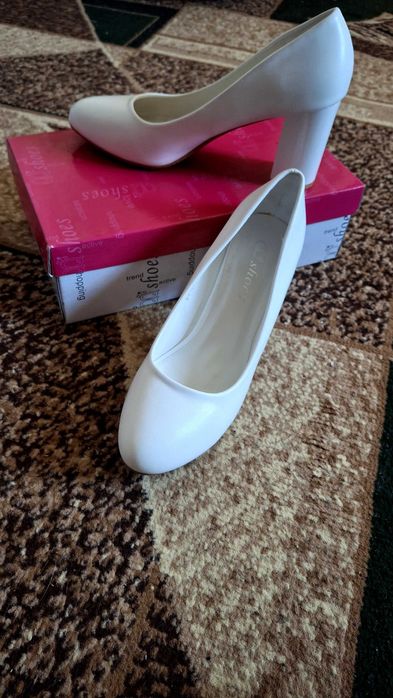 Продам весільні туфлі