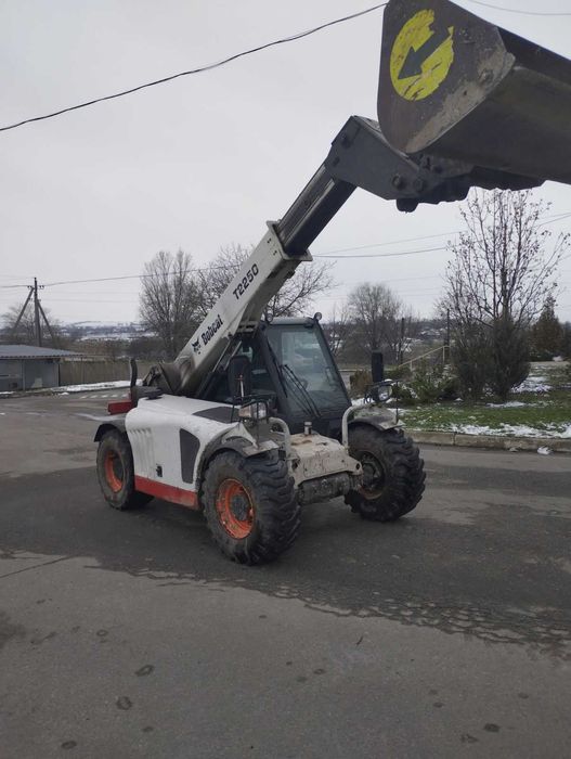 Телескопічний навантажувач Bobcat T2250