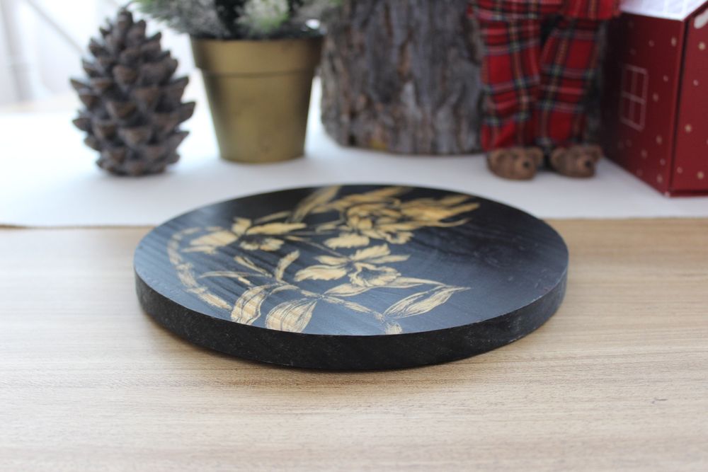 Base madeira para quentes preta com flores da Zara Home, nova