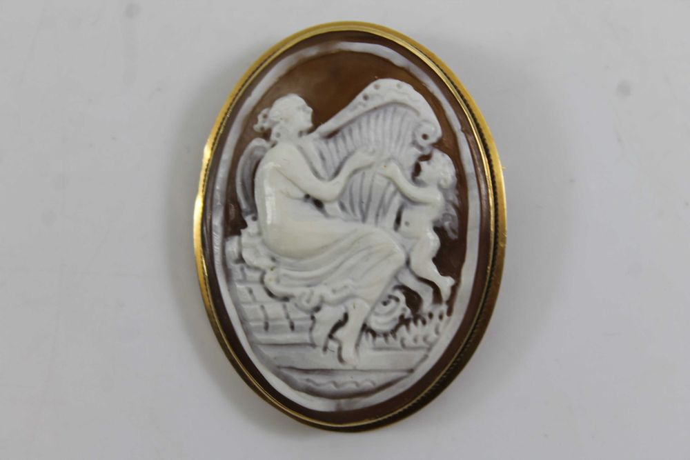 Piękna złota broszka 750 5,24g