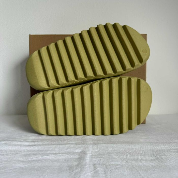 Yeezy Slide "Resin" - Tamanho 42
