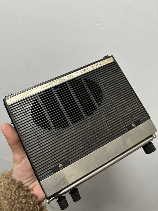 Советский портативный радиоприемник «Урал Авто-2».