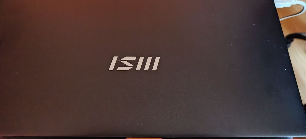 Laptop MSI Modern