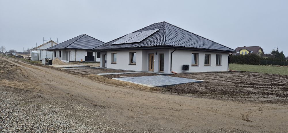 Dom jednorodzinny dwulokalowy w Pszczółkach