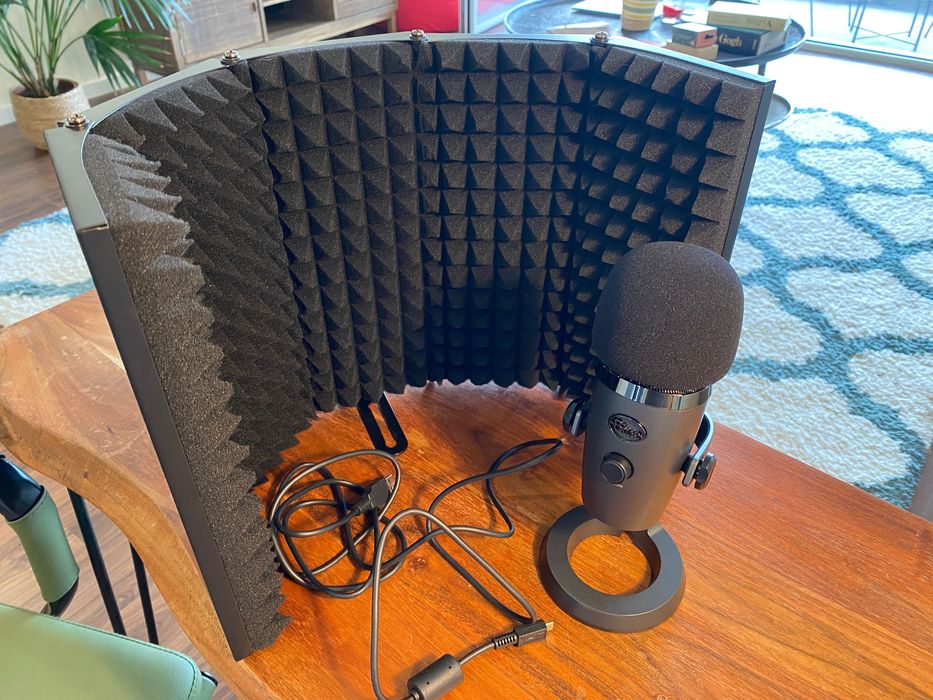 Kit podcaster: microfone Blue Yeti + pop filter + isolamento acústico