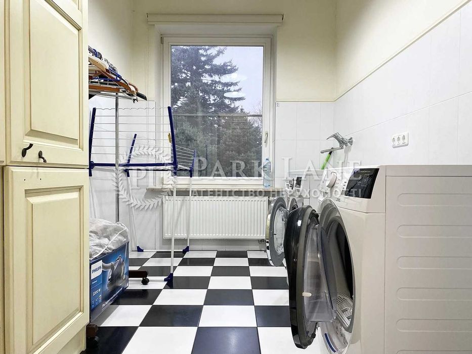 Оренда будинку Лісники. Будинок під горою. 1.3га землі.