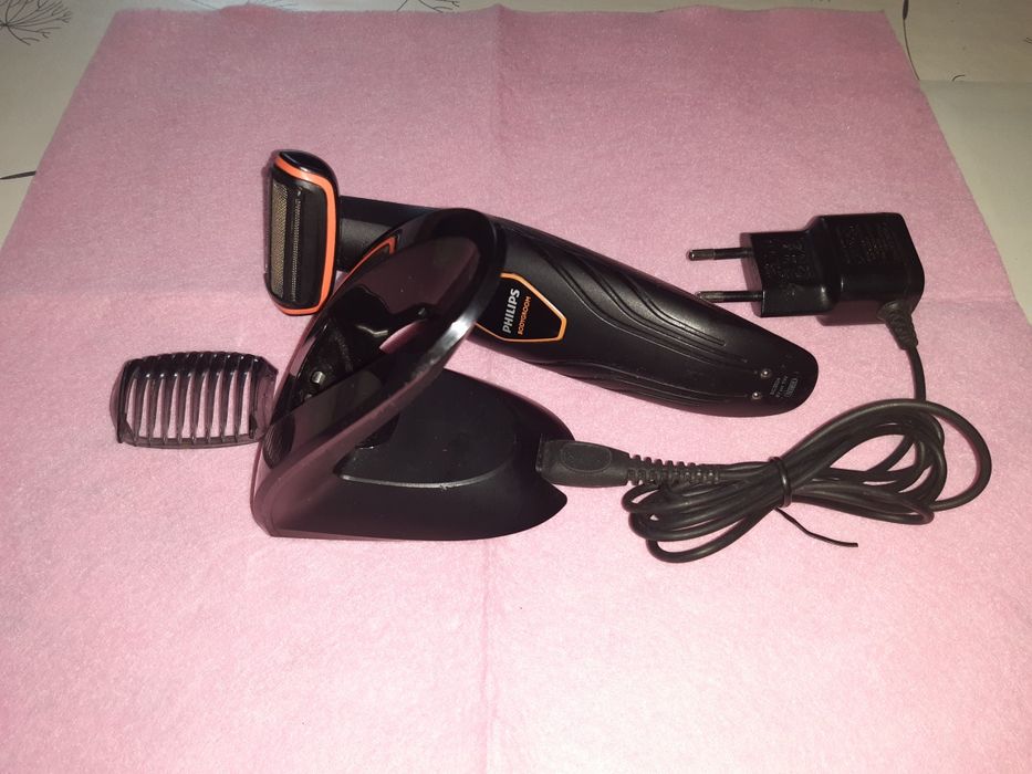 GOLARKA Philips Bodygroom NL9206AD-4 z podstawką do ładowania typ HQ850.