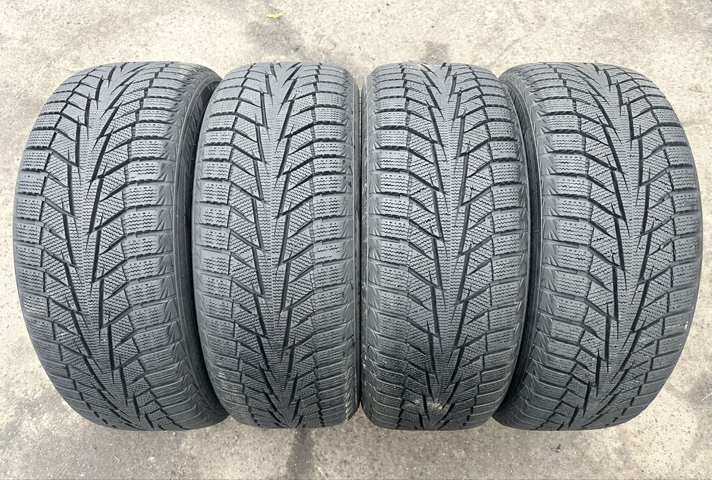 Шини 205 50 17 93T XL Hankook Winter I*cept IZ2 комплект