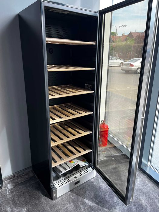 WINIARKA wolnostojąca SMEG