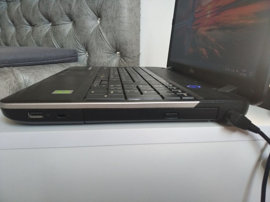Fujitsu a512  ноутбук