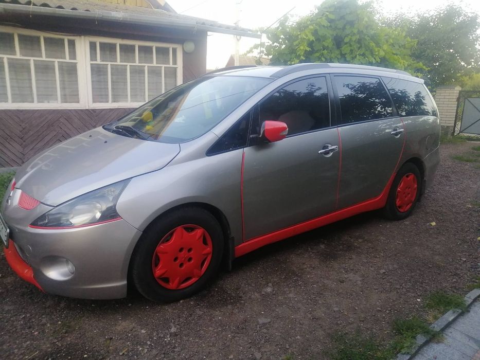 авто Міцубісі грандіс