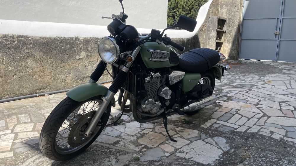 Triumph Thunderbird 900