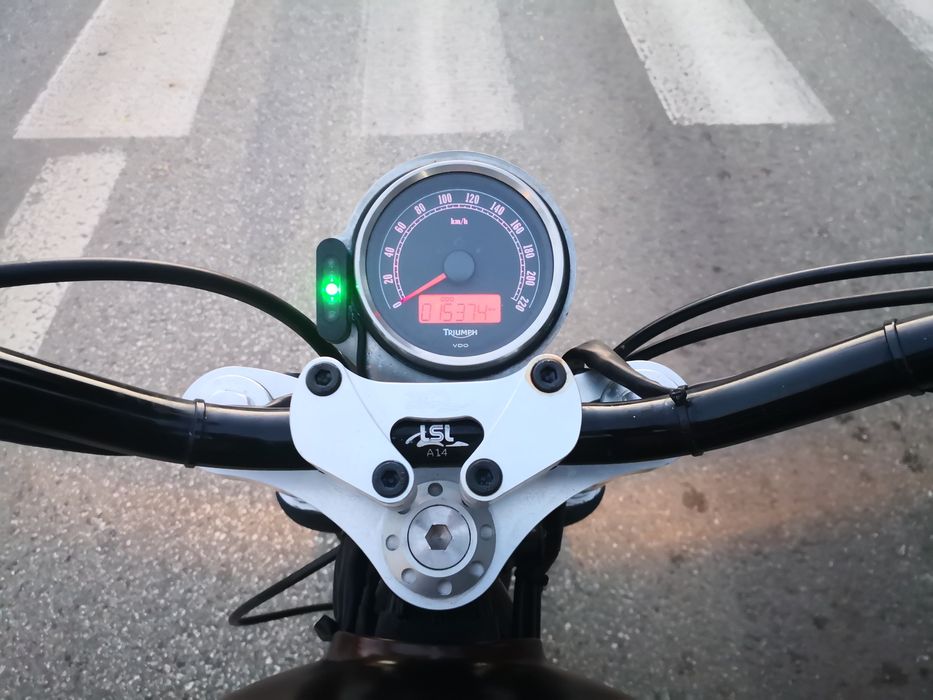 Triumph Scrambler Bonneville 900 efi Street 1200 Xe cafe