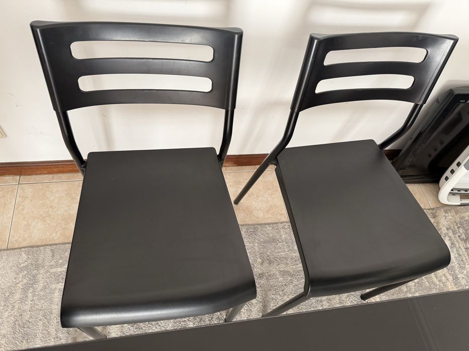 Mesa pretas + 4cadeiras