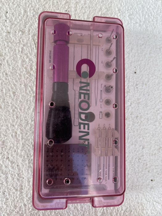 Instrumentos de Implantologia e Cirurgia (Medicina Dentária)