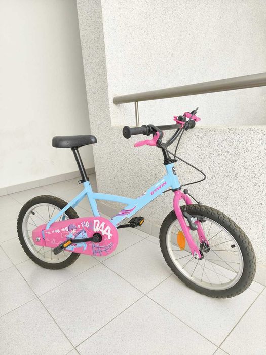 2 Bicicletas de Criança (Berg 12'' e B'Twin 16'') + Trotinete Oxelo - Também vendo em separado