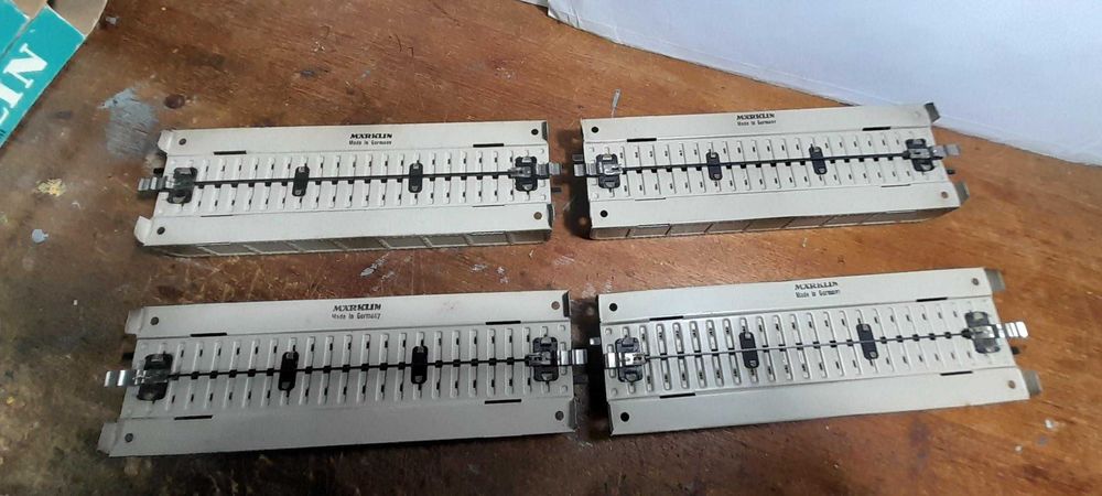 Ponte metálica Marklin c/ vários troços retos/curvos nas cx. originais