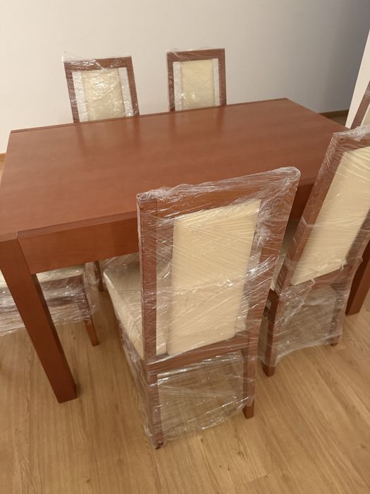 Mesa extensivel de jantar c/ 6 cadeiras - Madeira cerejeita