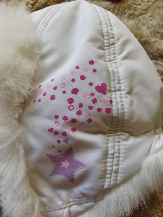 Детская зимняя белая шапка с мехом для девочки