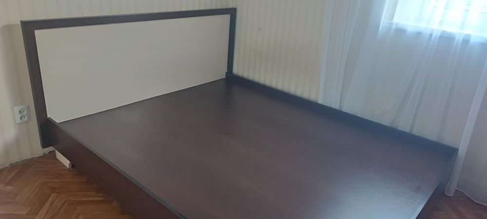 ТЕРМІНОВО! Без торгу продам двоспальне ліжко без матрацу