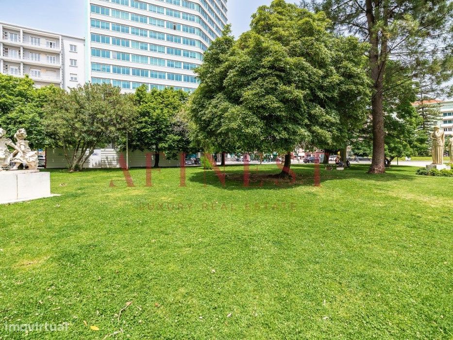 Moradia T4 Exclusiva na Praça de Londres | 220m² | Design Contempor...