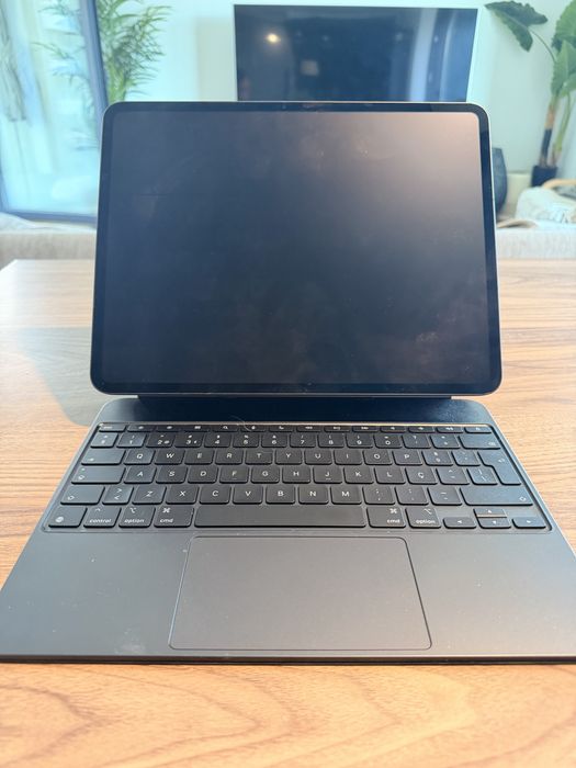 iPad Pro 13” M4 2TB Wi‑Fi + 5G + Magic Keyboard PT