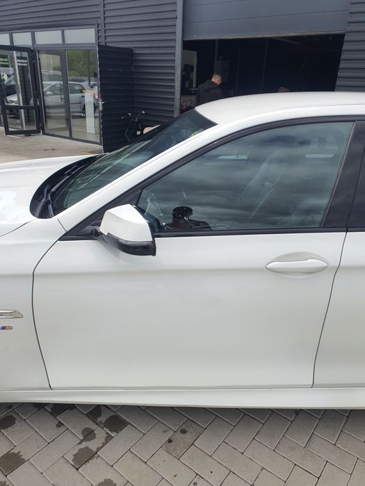 Дверка передня ліва bmw f10 f11 520d біла колір 300