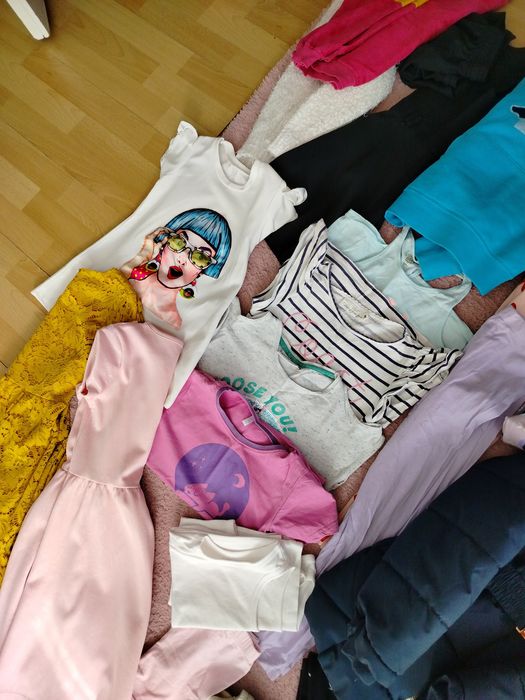 Paka ubrań dla dziewczynki 128/134 25 szt Promocja