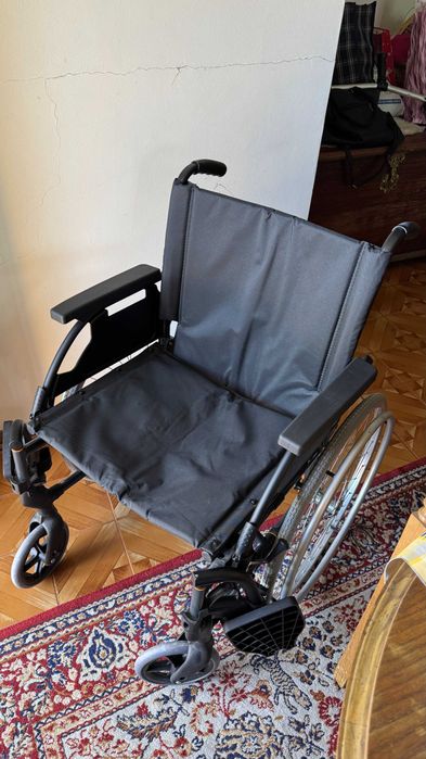 Cadeira de Rodas Breezy Premium Cor Cinza 52 24''
