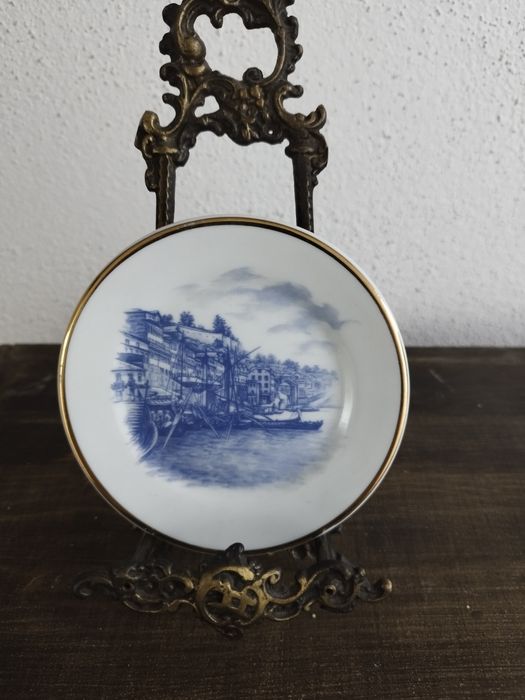 Cheerful View Plate
