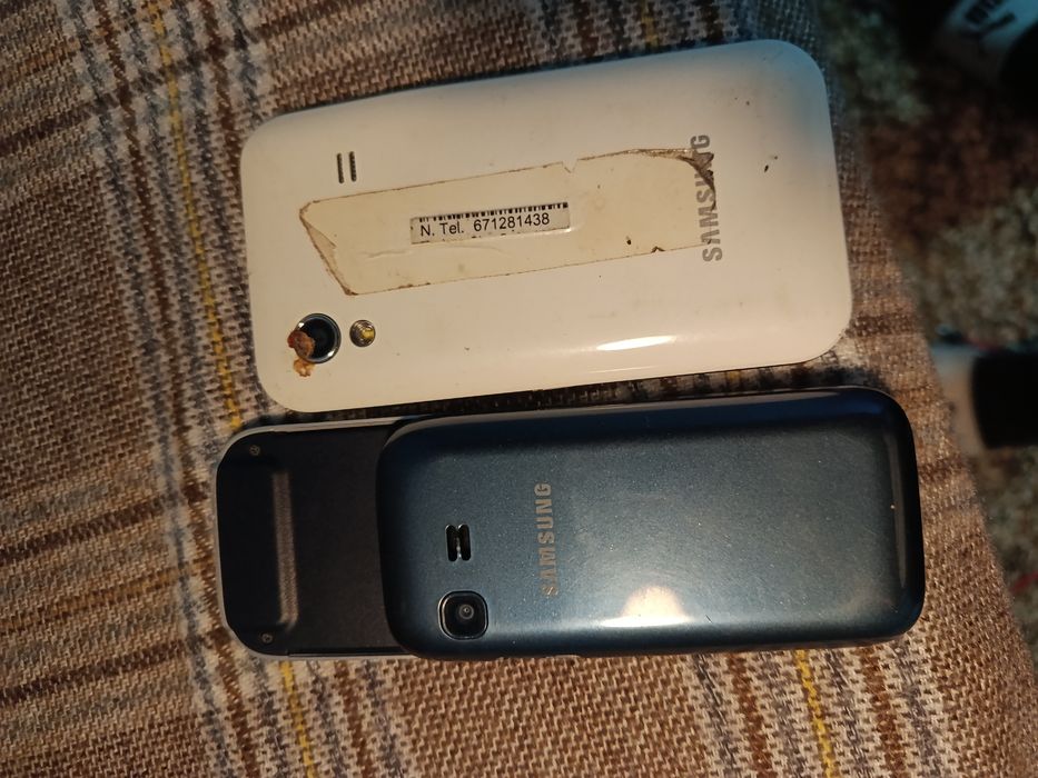Vendo 2 Samsung  em bom estado