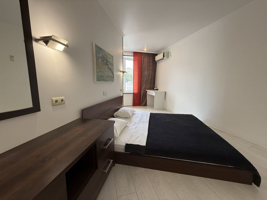 Подобово, Gulliver, Басейна 10, Хрещатик