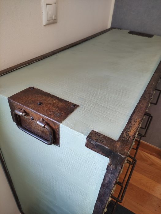 Móvel vintage pintado á mão