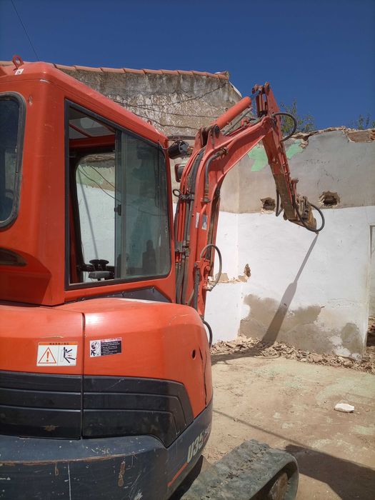 Excavações demolições vedações. Landscaping and excavations