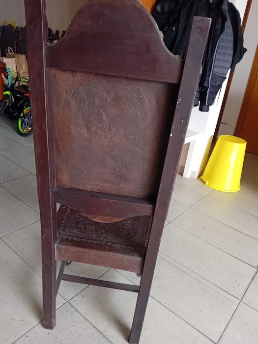 Cadeiras castanhas em madeira e pele. - Vender Rápido