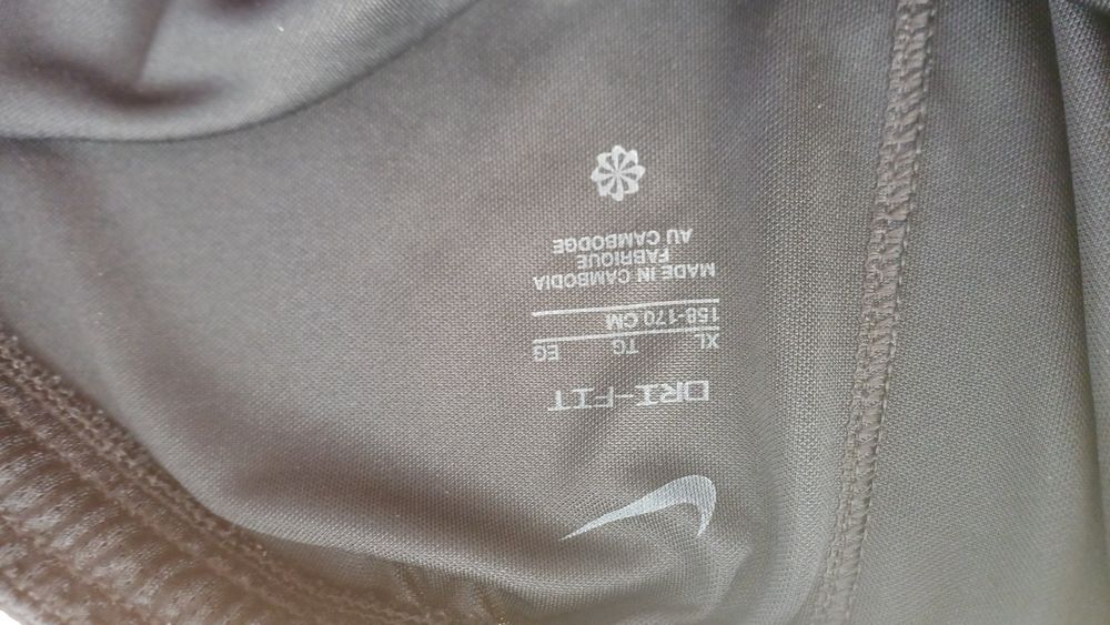 Strój sportowy Nike rozmiar 158 - 170