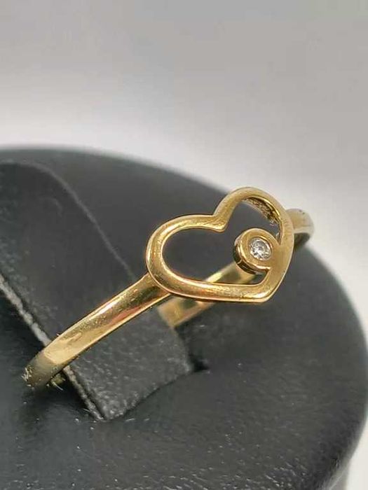 Złoty pierścionek z sercem p:333 w:0,85g r:14 17,20mm cyrkonia