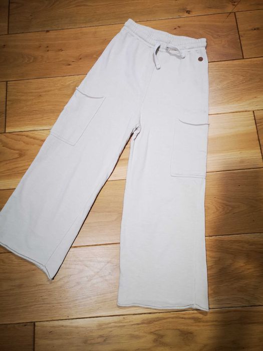 Ü by KappAhl kremowe spodnie dresowe 3/4 134/140 cm 12-13 lat