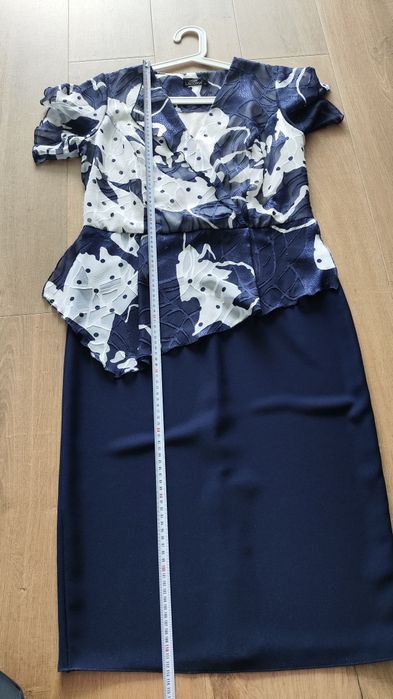 Elegancka sukienka biało -granatowa 42