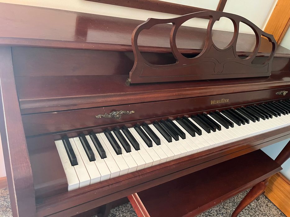 Piano vertical Wurlitzer