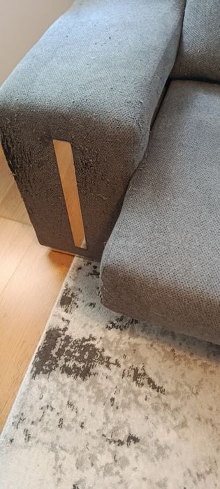 Vendo sofá CHAISE LONGUE DIREITA em bom estado, com 2 puffs e 2 almofadas cinzas incluídas.