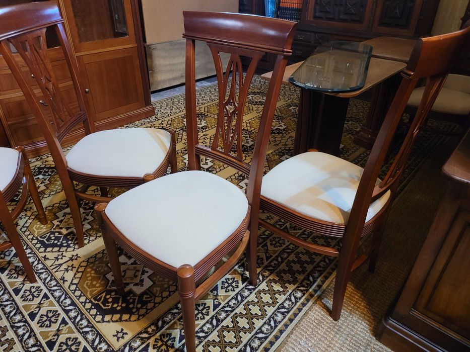 Excelentes cadeiras de sala em madeira maciça