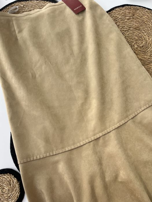 Замшева спідниця міді