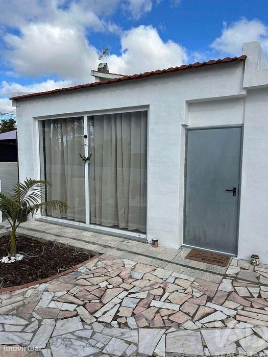 Casa / Villa T1 em Charneca de Caparica e Sobreda