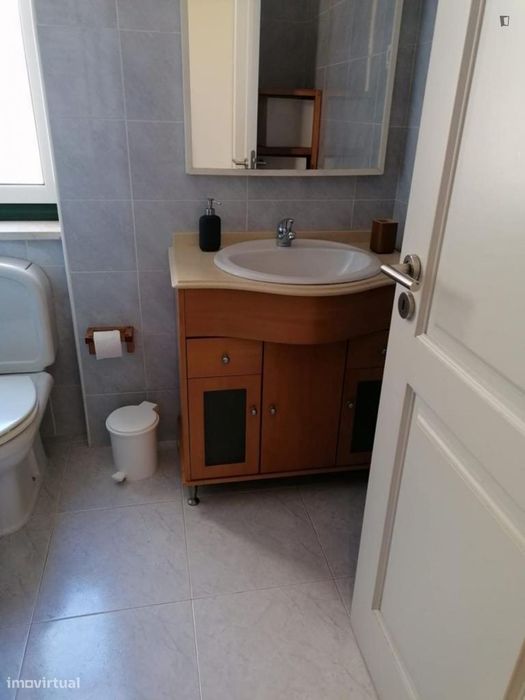 Quarto - localizado em Arroios Lisbon