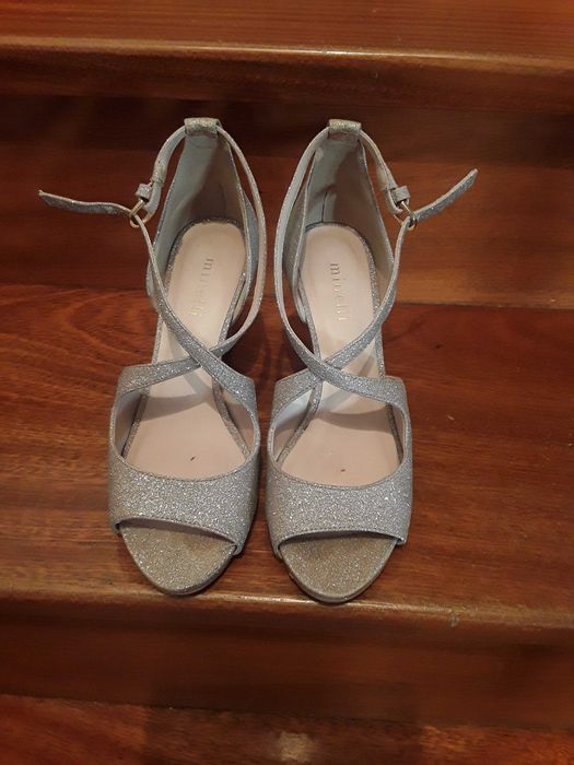 Sandália dourada para cerimónia