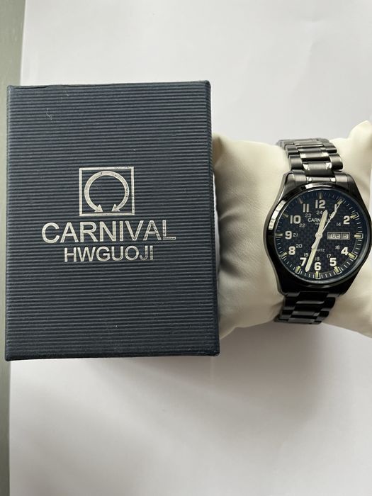 Годинник Carnival