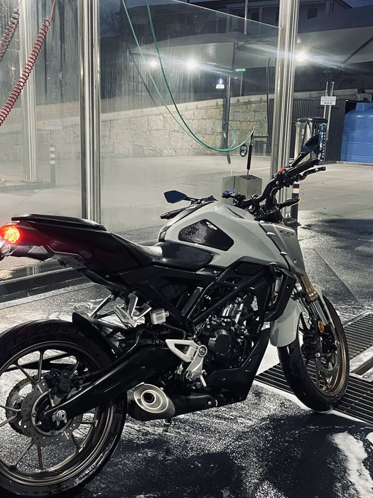 Honda CB125R como nova